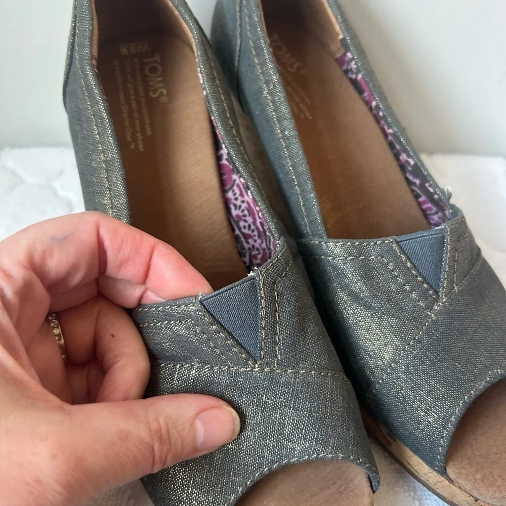 Toms Womens Shiny Denim Wedge Peep Toe Espadrille Sandals Cork Heel Size 8.5